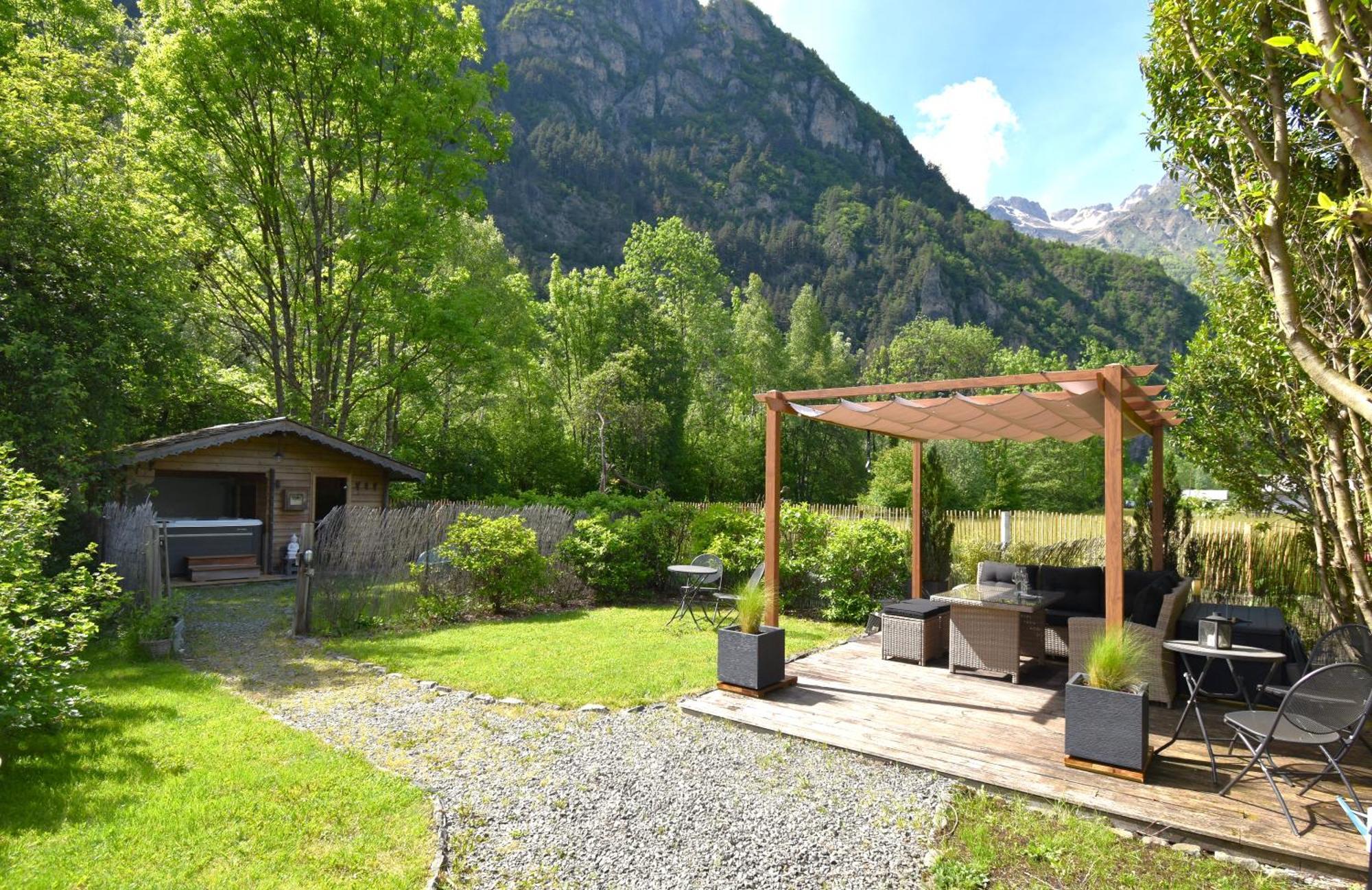 Bed and Breakfast La Cle Des Bois Ле-Бур-д'Уазан Экстерьер фото