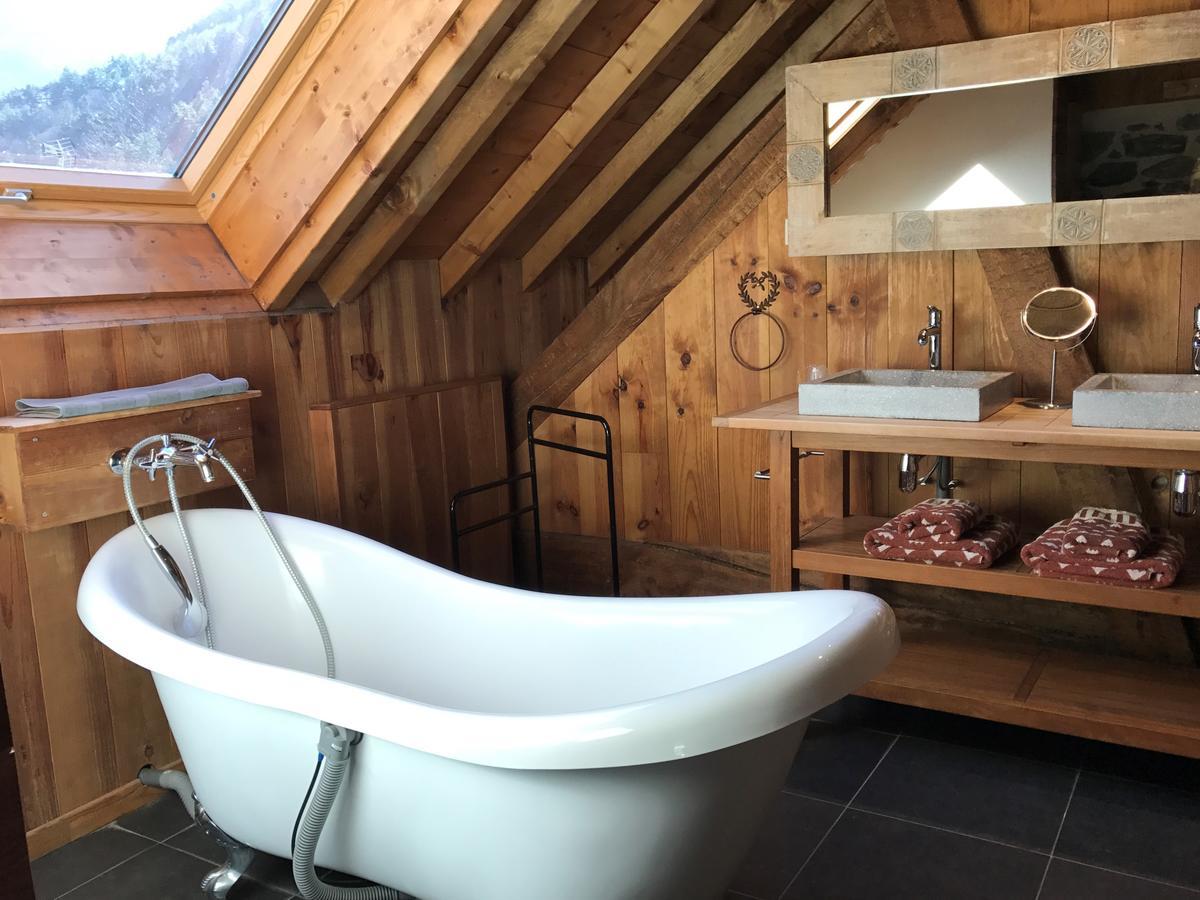 Bed and Breakfast La Cle Des Bois Ле-Бур-д'Уазан Экстерьер фото